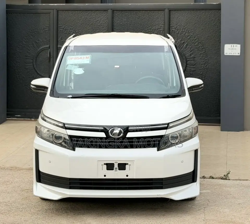 Toyota Vitz 1.5 FWD 3dr 2015 White