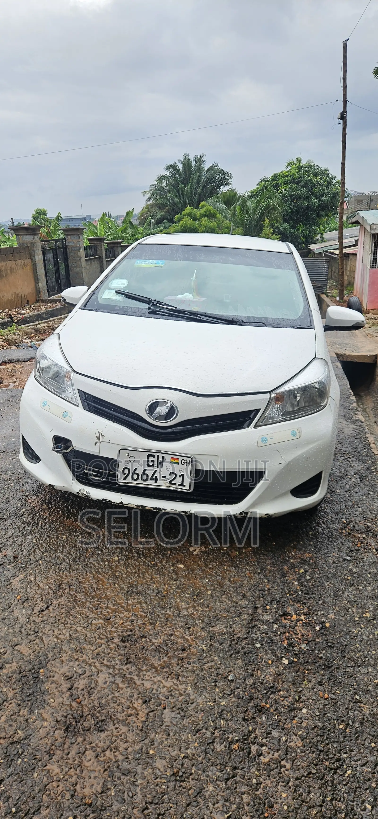Toyota Vitz 2012 White