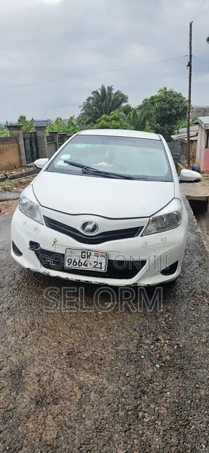 Toyota Vitz 2012 White