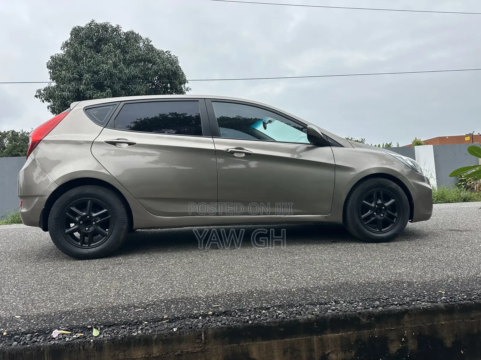 Hyundai Accent GS 4dr Hatchback (1.6L 4cyl 6A) 2014 Gray