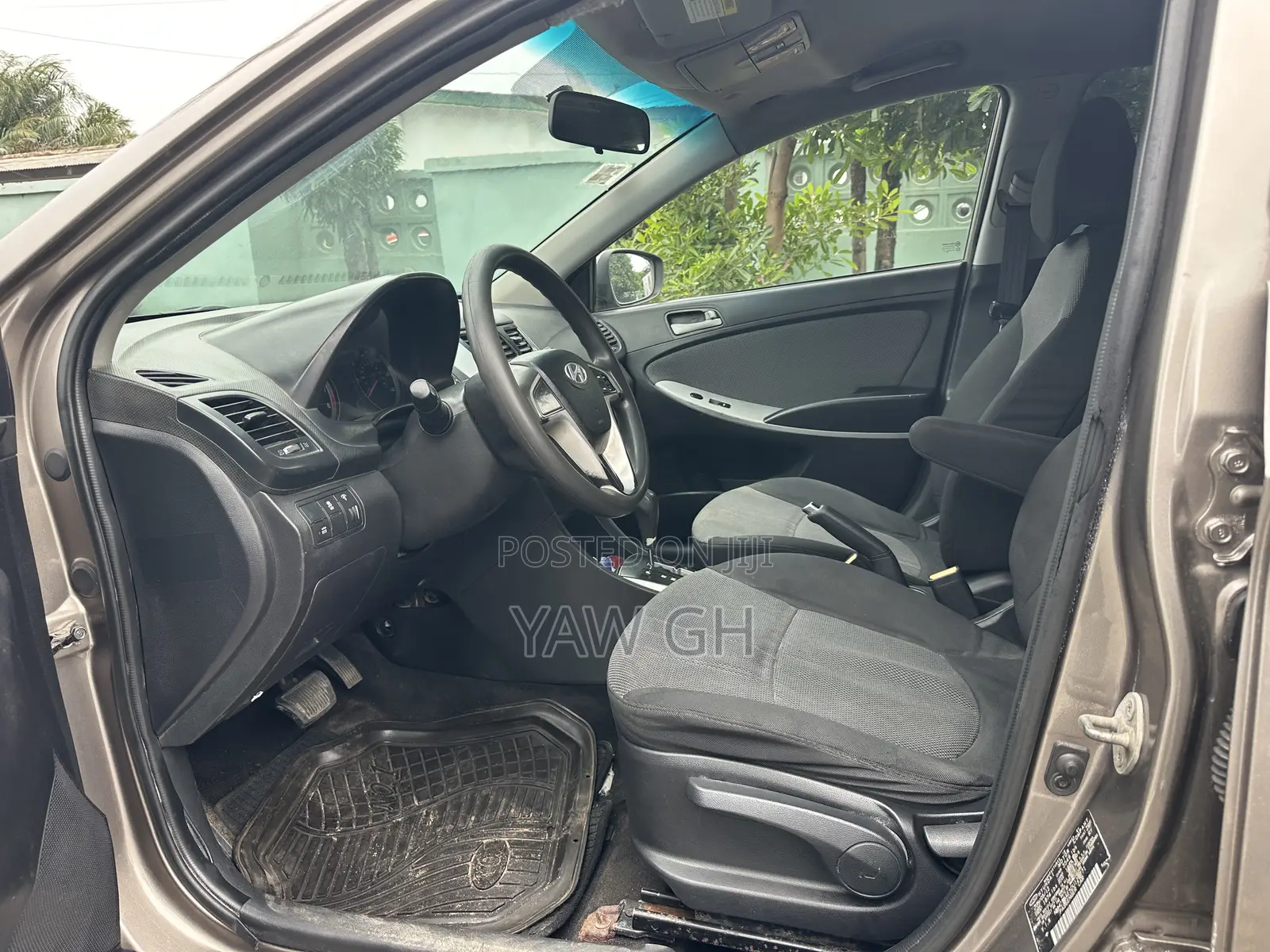 Hyundai Accent GS 4dr Hatchback (1.6L 4cyl 6A) 2014 Gray