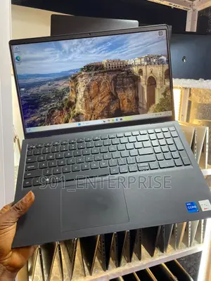 Laptop Dell Inspiron 15 3530 1GB Intel Core i7 SSD 256GB