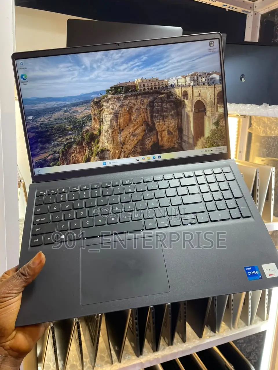 Laptop Dell Inspiron 15 3530 1GB Intel Core i7 SSD 256GB