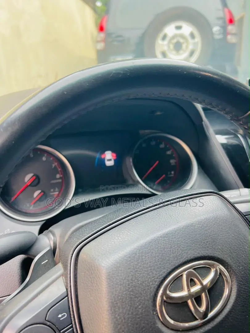 Toyota Camry 2024 Silver