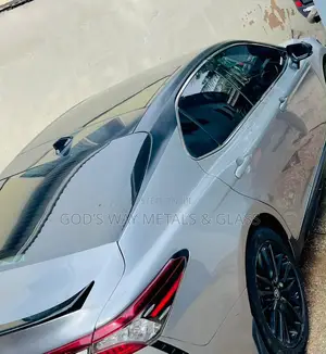 Toyota Camry 2024 Silver