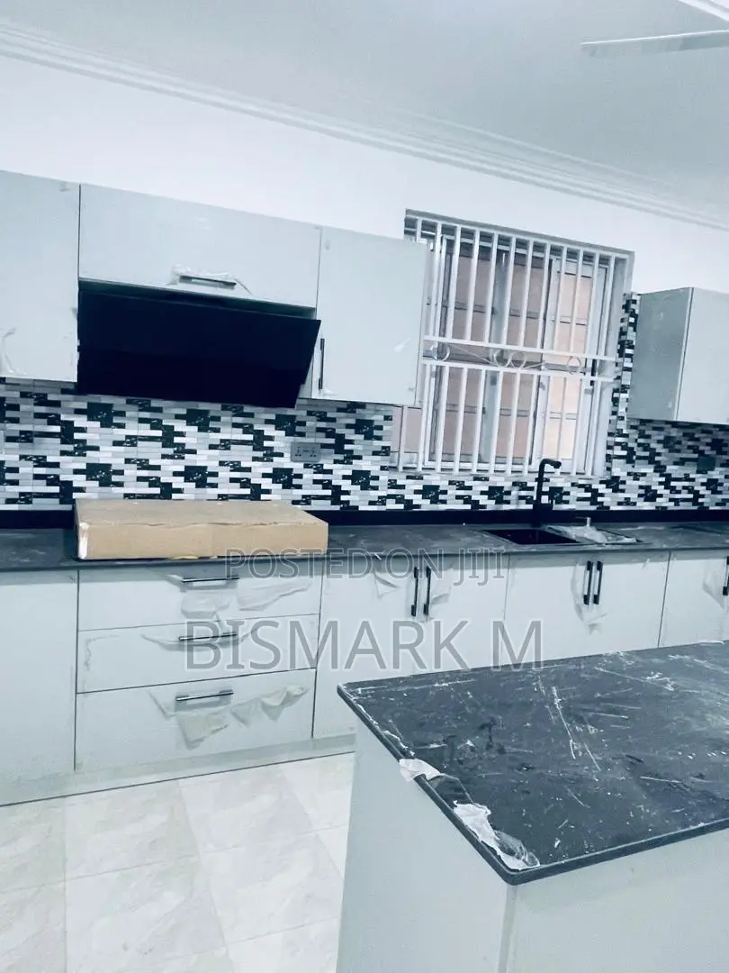 5bdrm House in Ashaley Botwe for rent