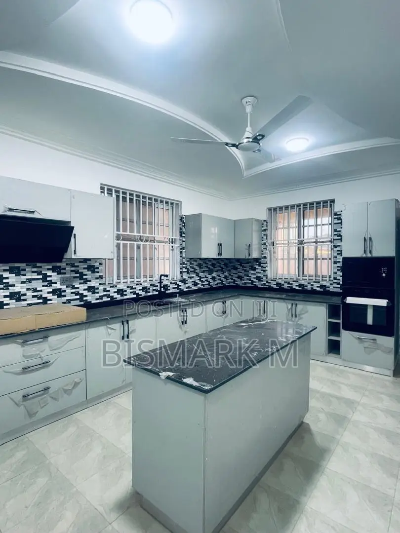 5bdrm House in Ashaley Botwe for rent