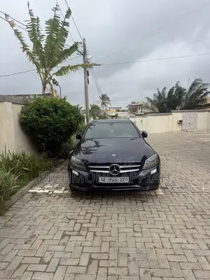 Mercedes-Benz C300 2018 Blue