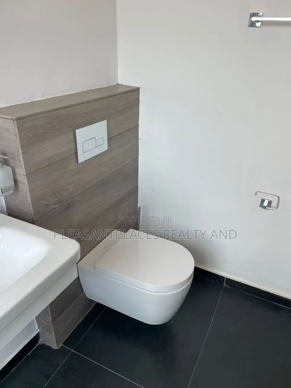 3bdrm Apartment in Pleasantplaces And, Dzorwulu for rent