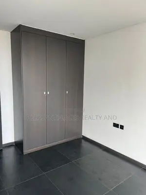3bdrm Apartment in Pleasantplaces And, Dzorwulu for rent