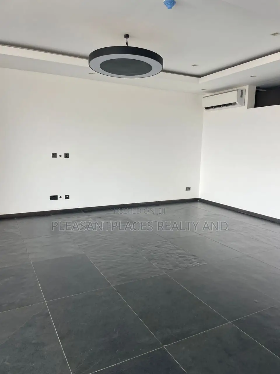 3bdrm Apartment in Pleasantplaces And, Dzorwulu for rent