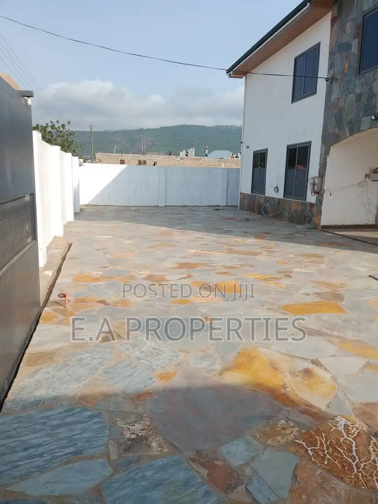 3bdrm House in E A Properties, Ghanata Area for rent