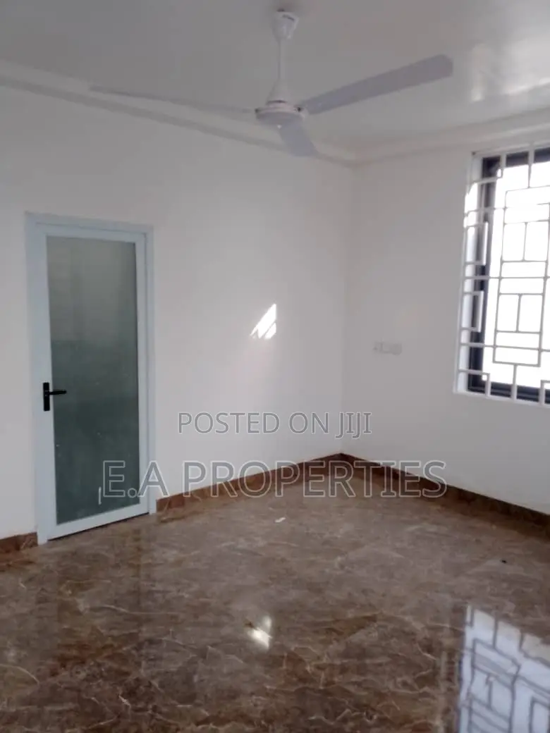 3bdrm House in E A Properties, Ghanata Area for rent