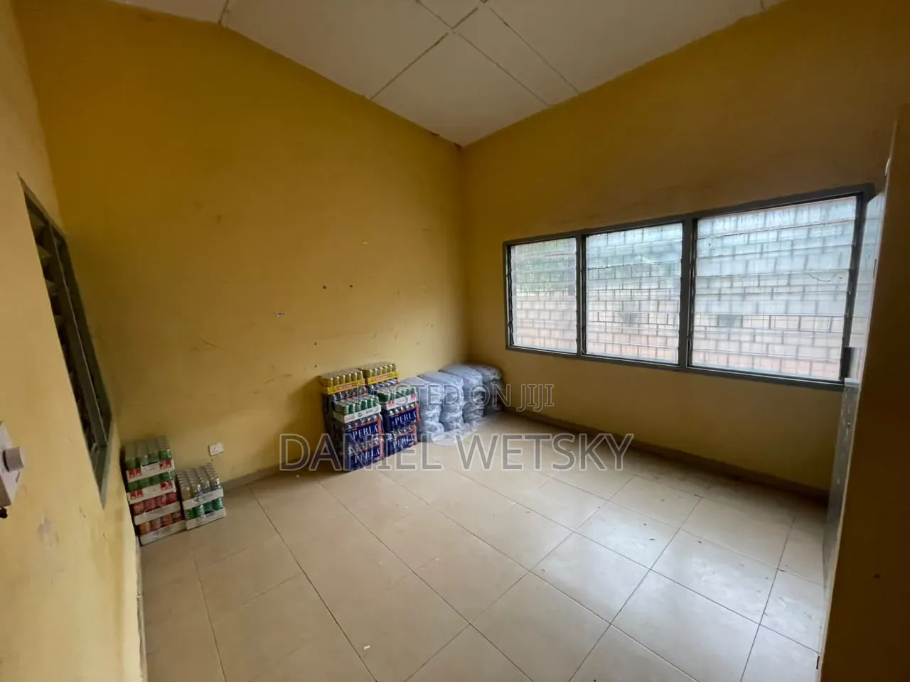 3bdrm Apartment in Seven Great, Exhibition for rent
