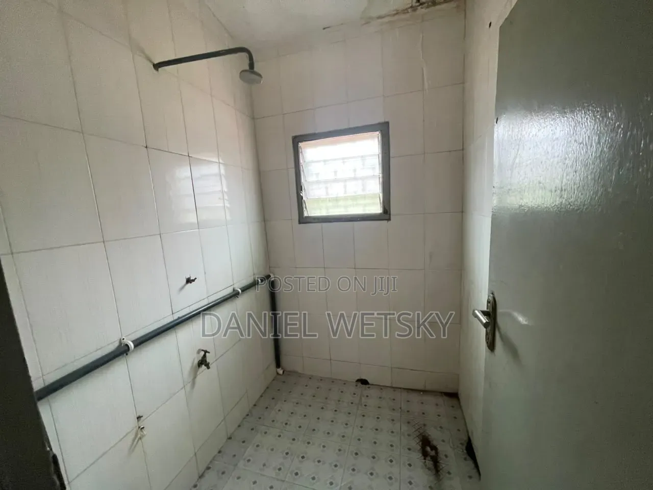 3bdrm Apartment in Seven Great, Exhibition for rent