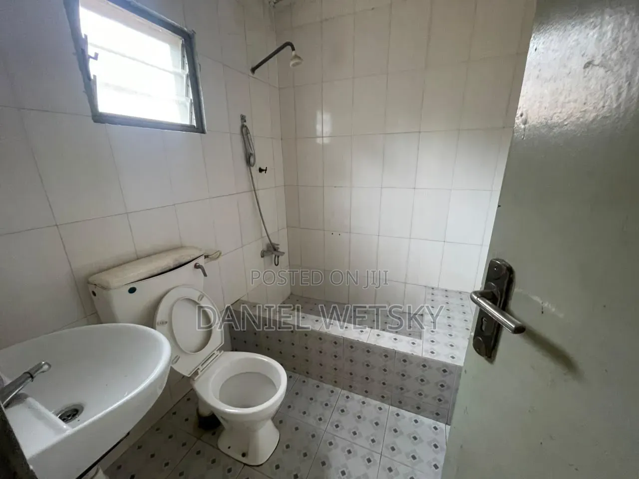 3bdrm Apartment in Seven Great, Exhibition for rent