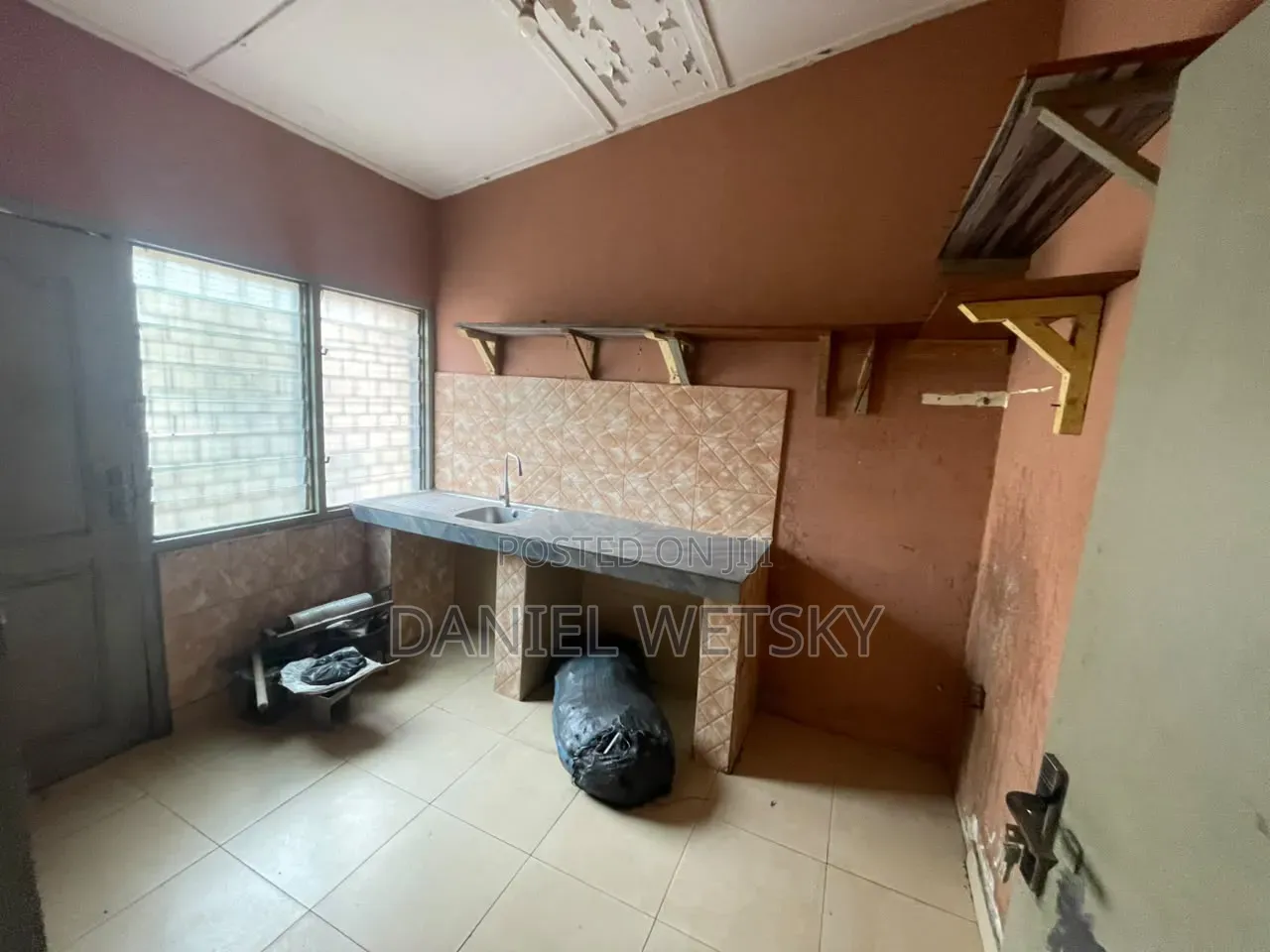 3bdrm Apartment in Seven Great, Exhibition for rent