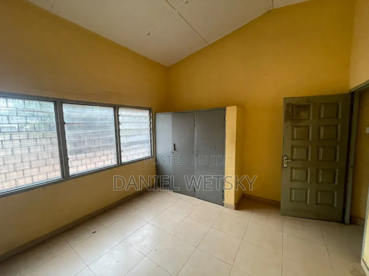 3bdrm Apartment in Seven Great, Exhibition for rent