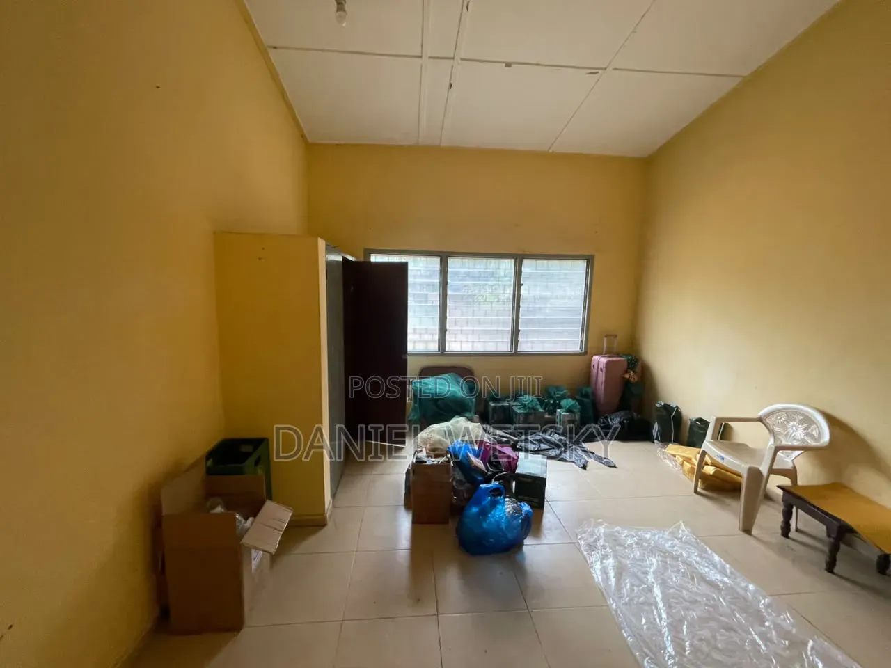 3bdrm Apartment in Seven Great, Exhibition for rent