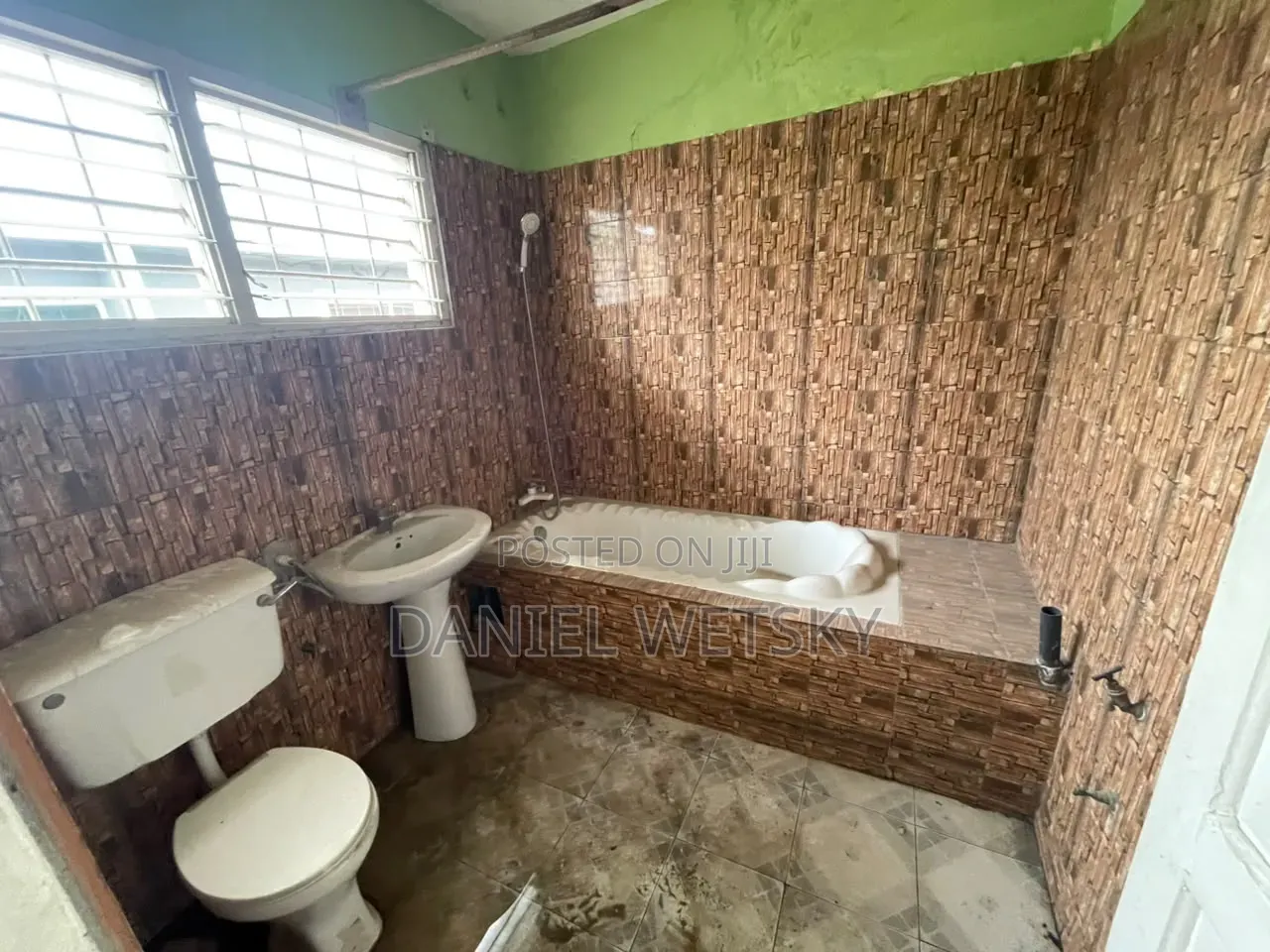 3bdrm Apartment in Seven Great, Exhibition for rent