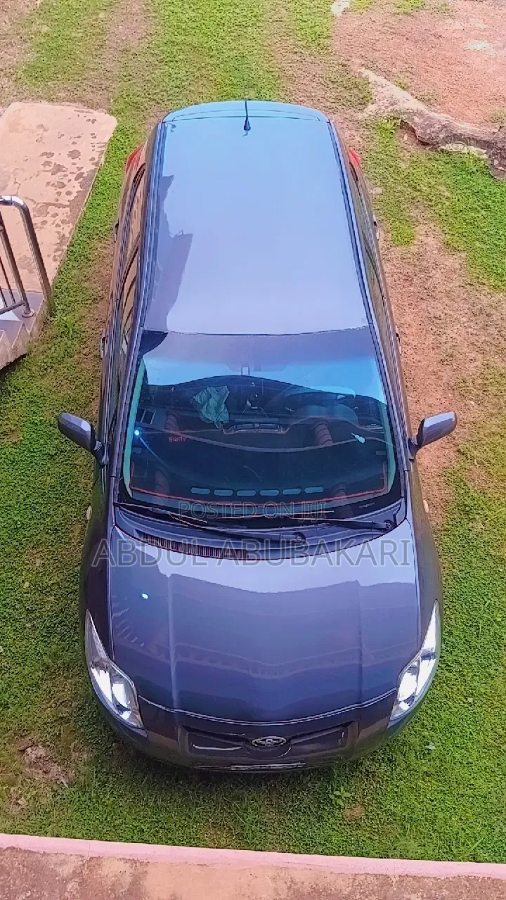 Toyota Yaris 2019 Gray