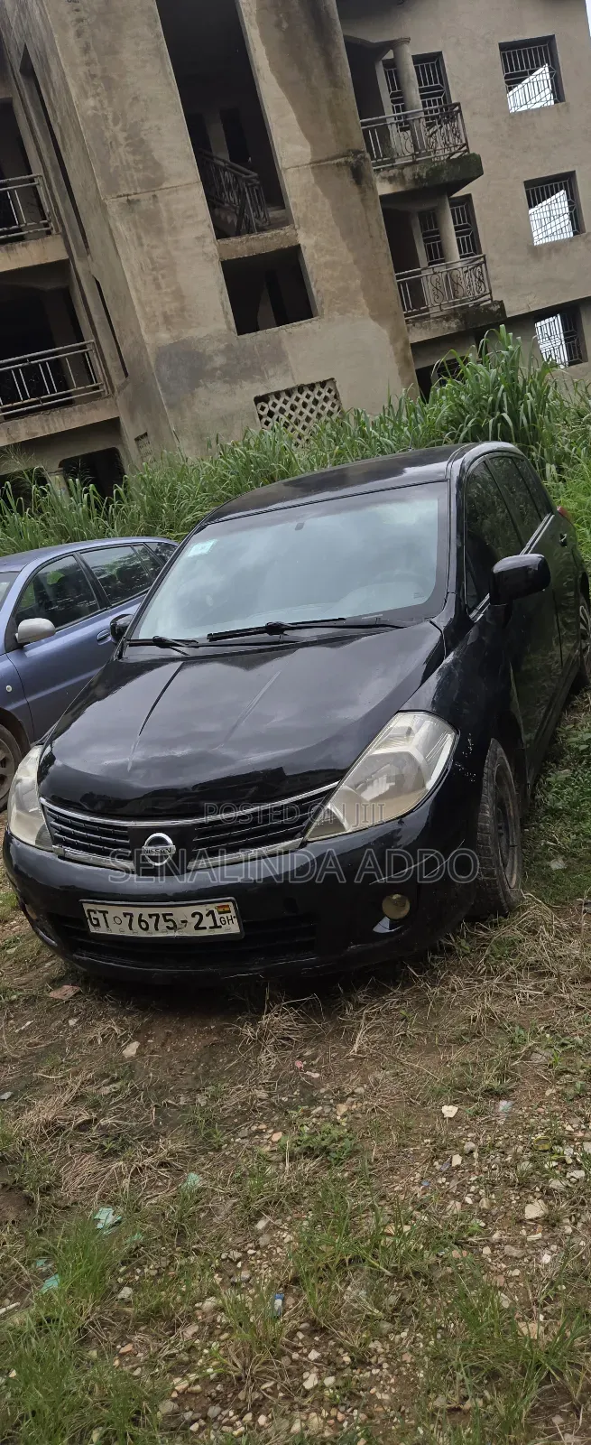 Nissan Versa 1.8 SL Hatchback 2010 Black