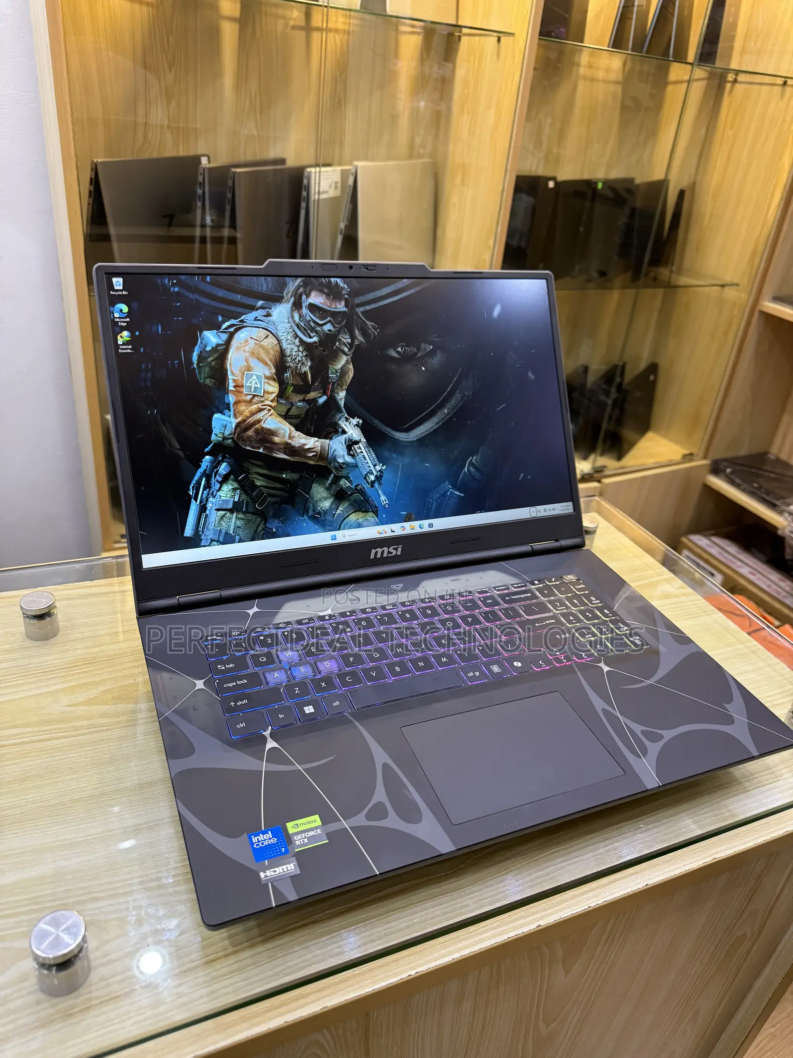 New Laptop MSI Cyborg 15 16GB Intel Core 7 SSD 1T