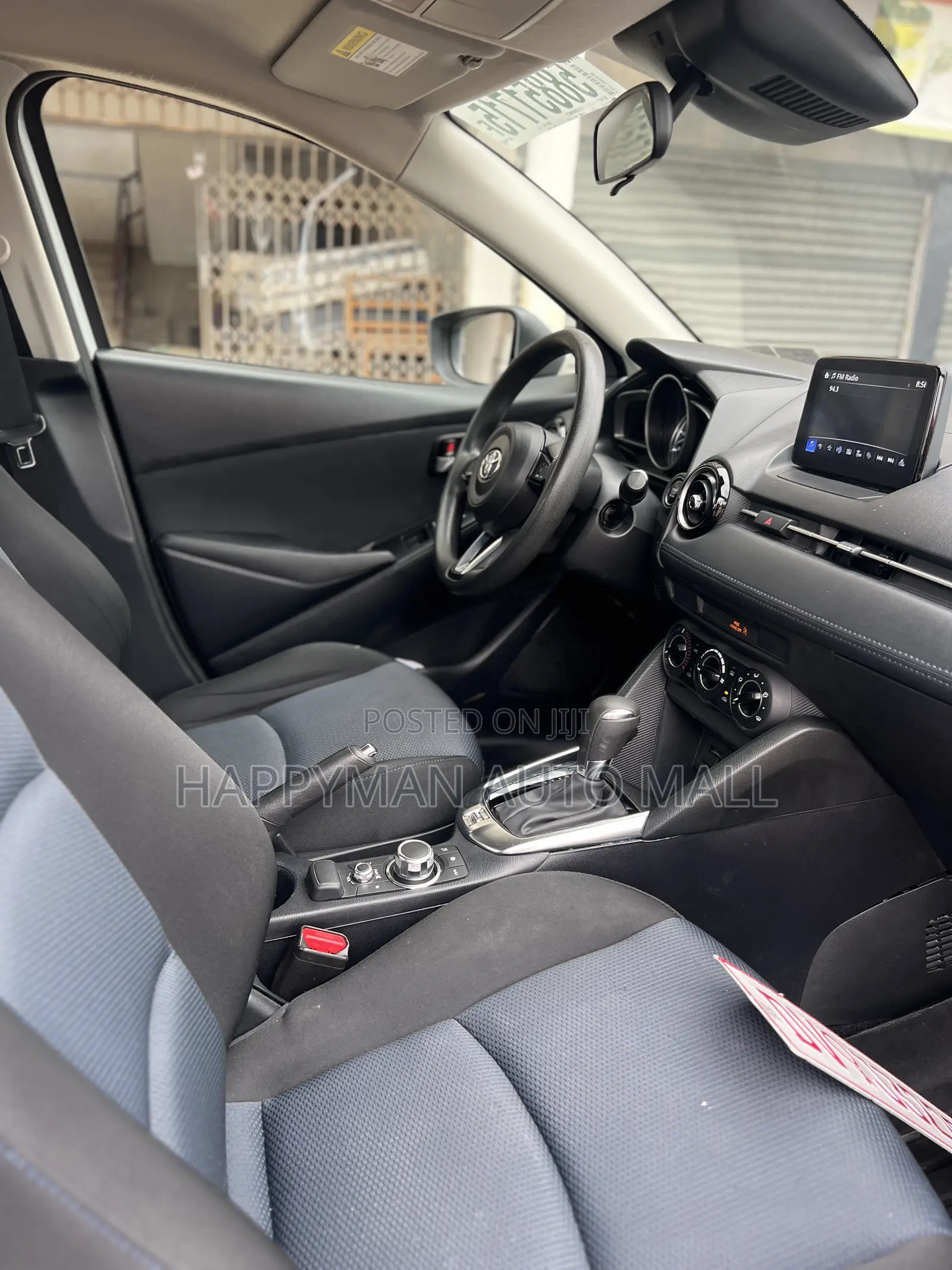 Toyota Yaris LE Sedan 4dr 2019 White