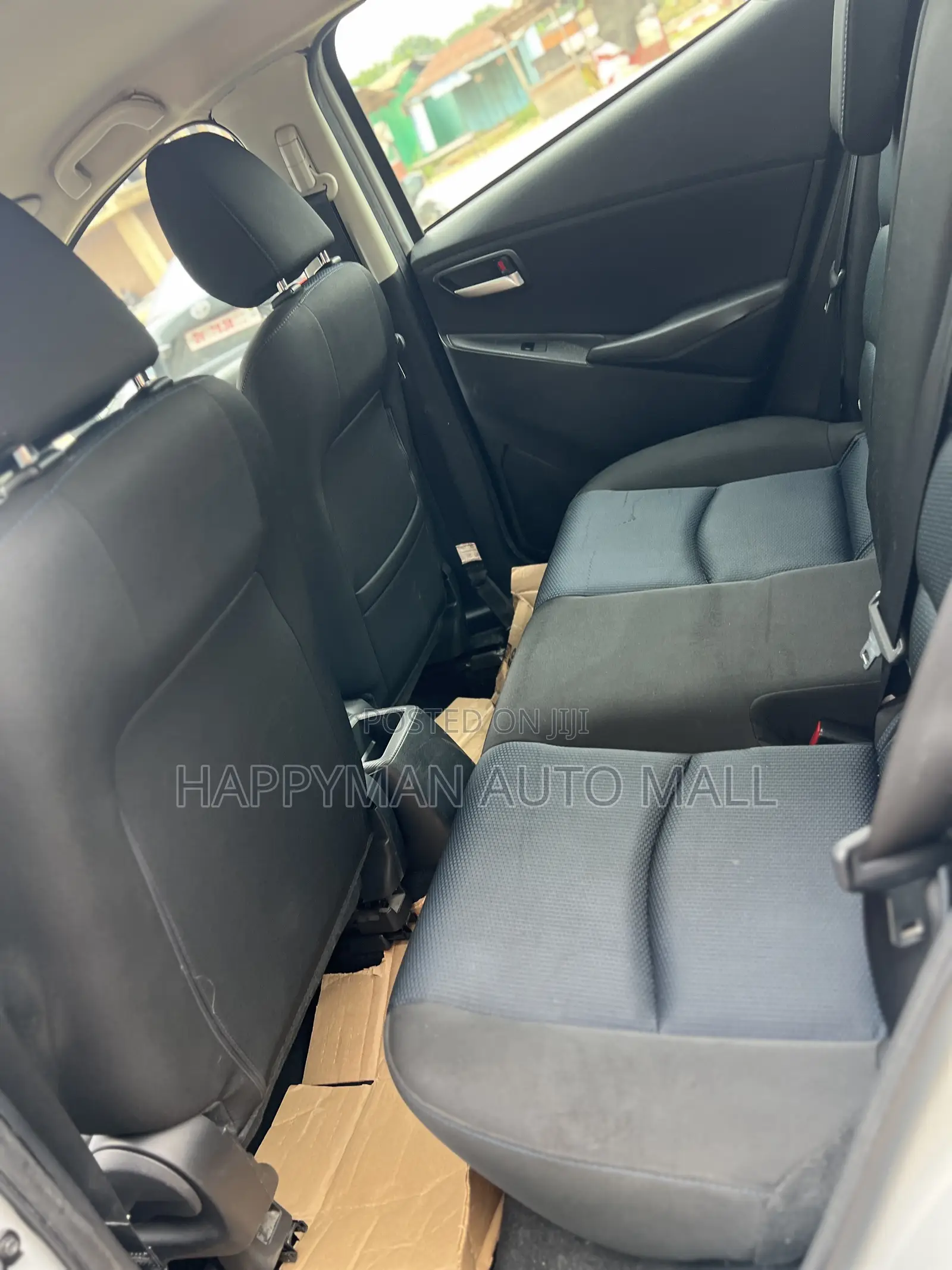 Toyota Yaris LE Sedan 4dr 2019 White