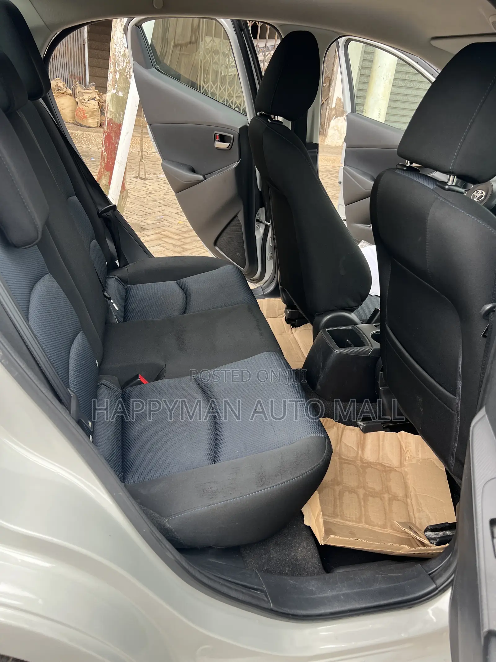 Toyota Yaris LE Sedan 4dr 2019 White