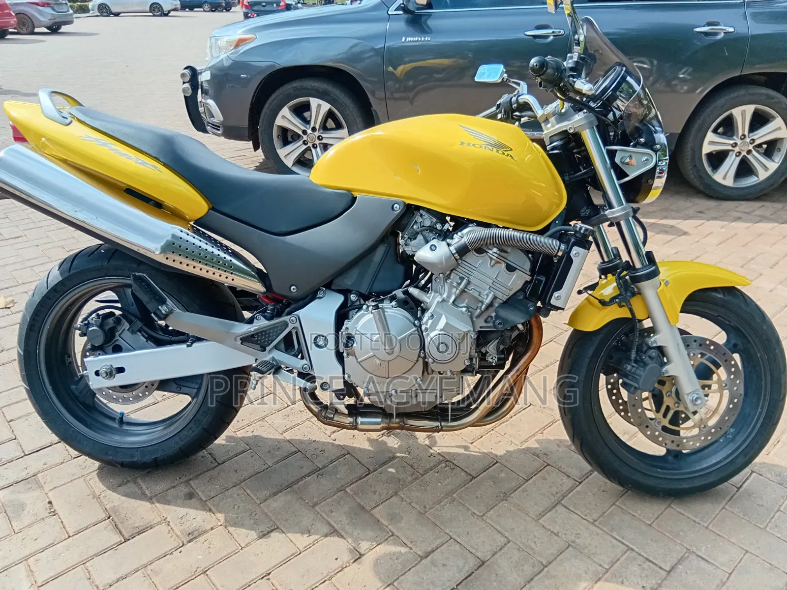 Honda Hornet 2010 Yellow