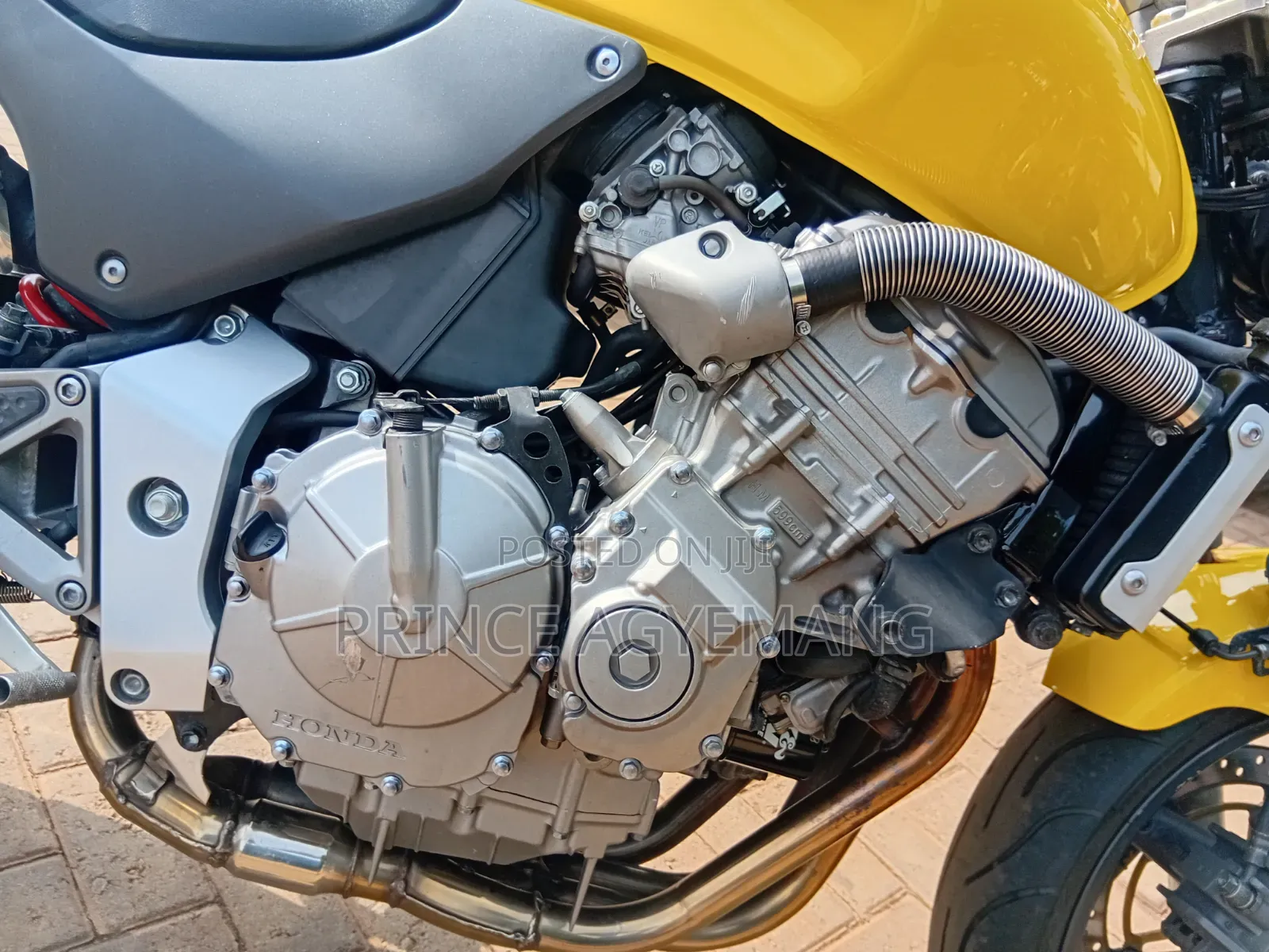 Honda Hornet 2010 Yellow