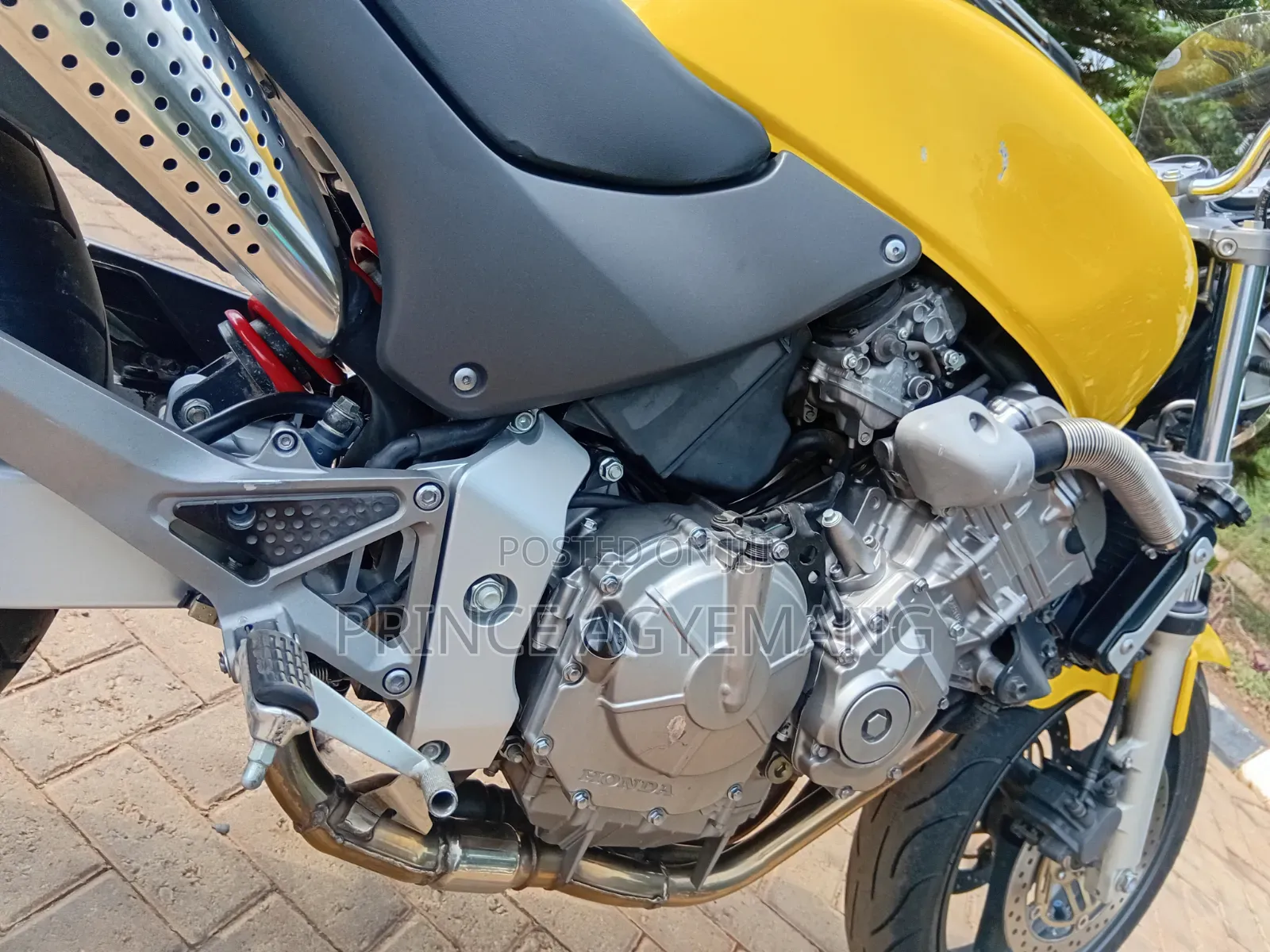 Honda Hornet 2010 Yellow