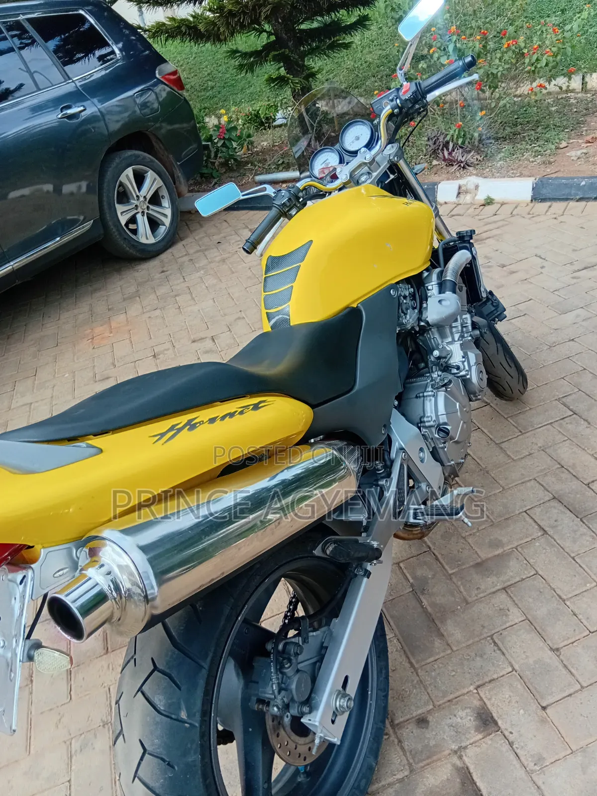 Honda Hornet 2010 Yellow