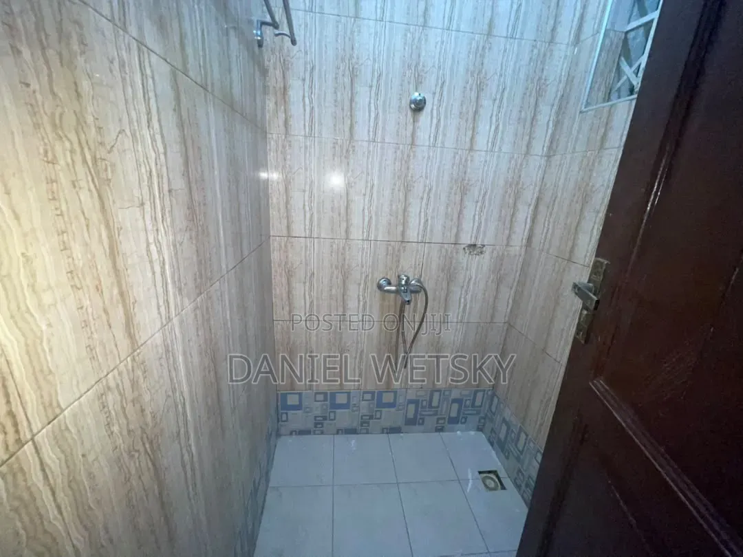 2bdrm House in Anyaa Nic Top for rent