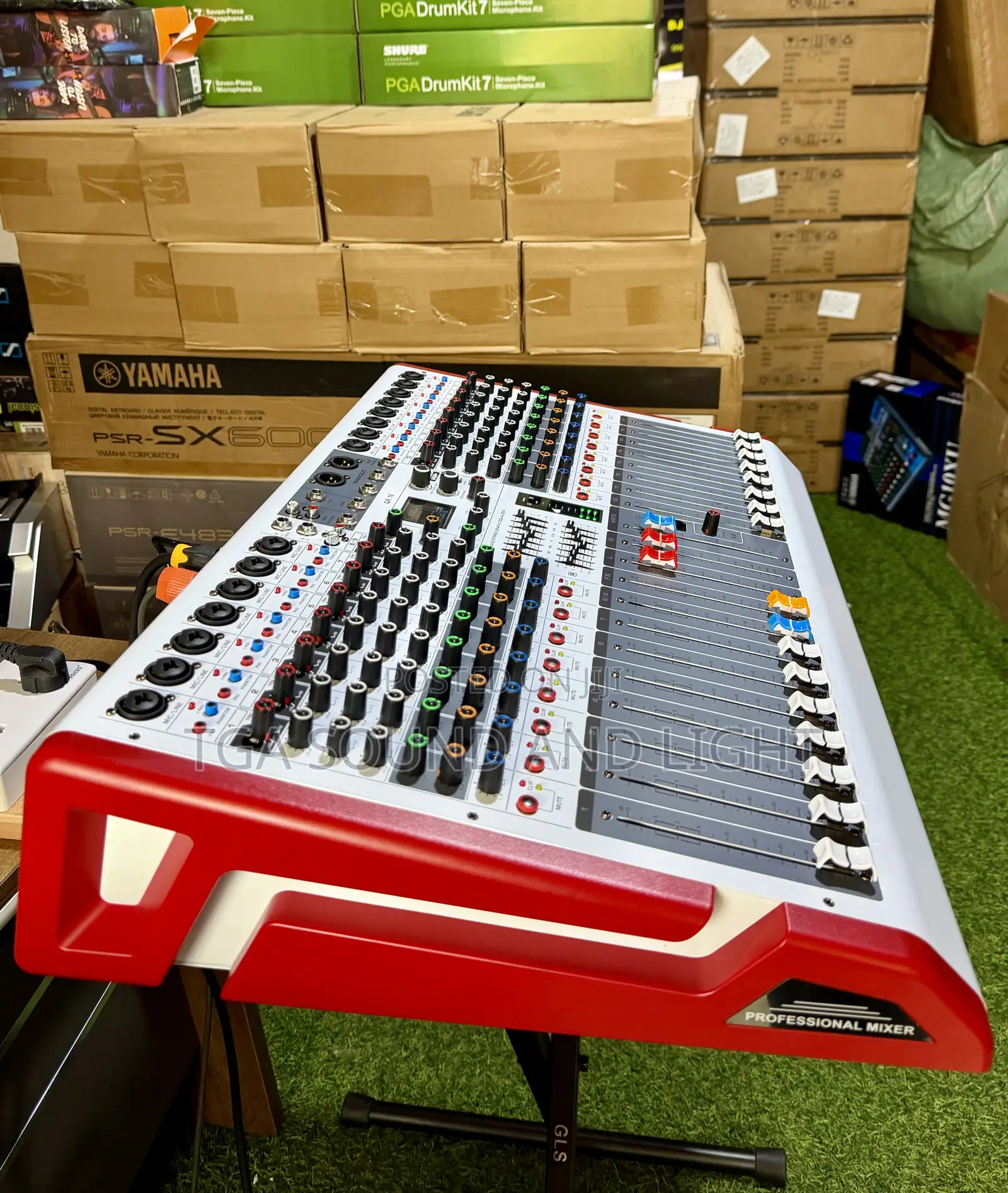 Yamaha QR-16 16 Channels Powered Mixer[2026 Model]