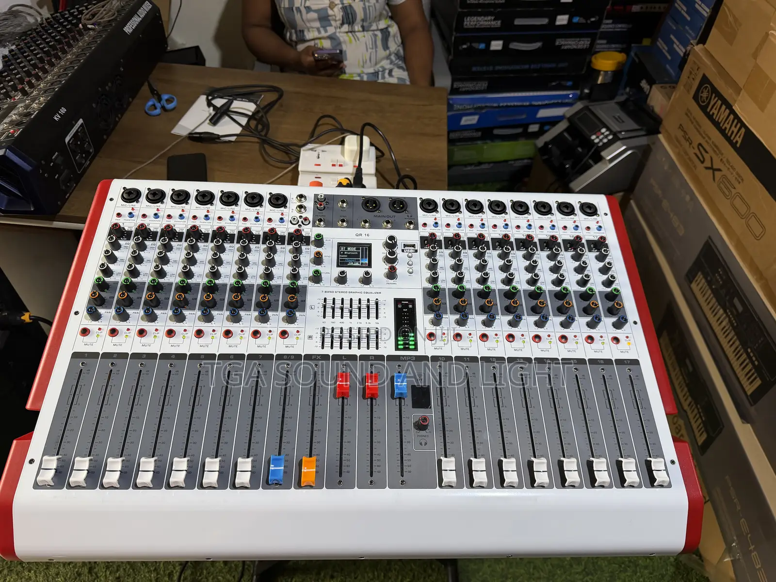 Yamaha QR-16 16 Channels Powered Mixer[2026 Model]