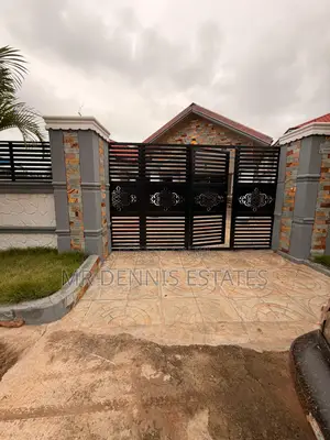 5bdrm House in Weija , Old Barrier for rent