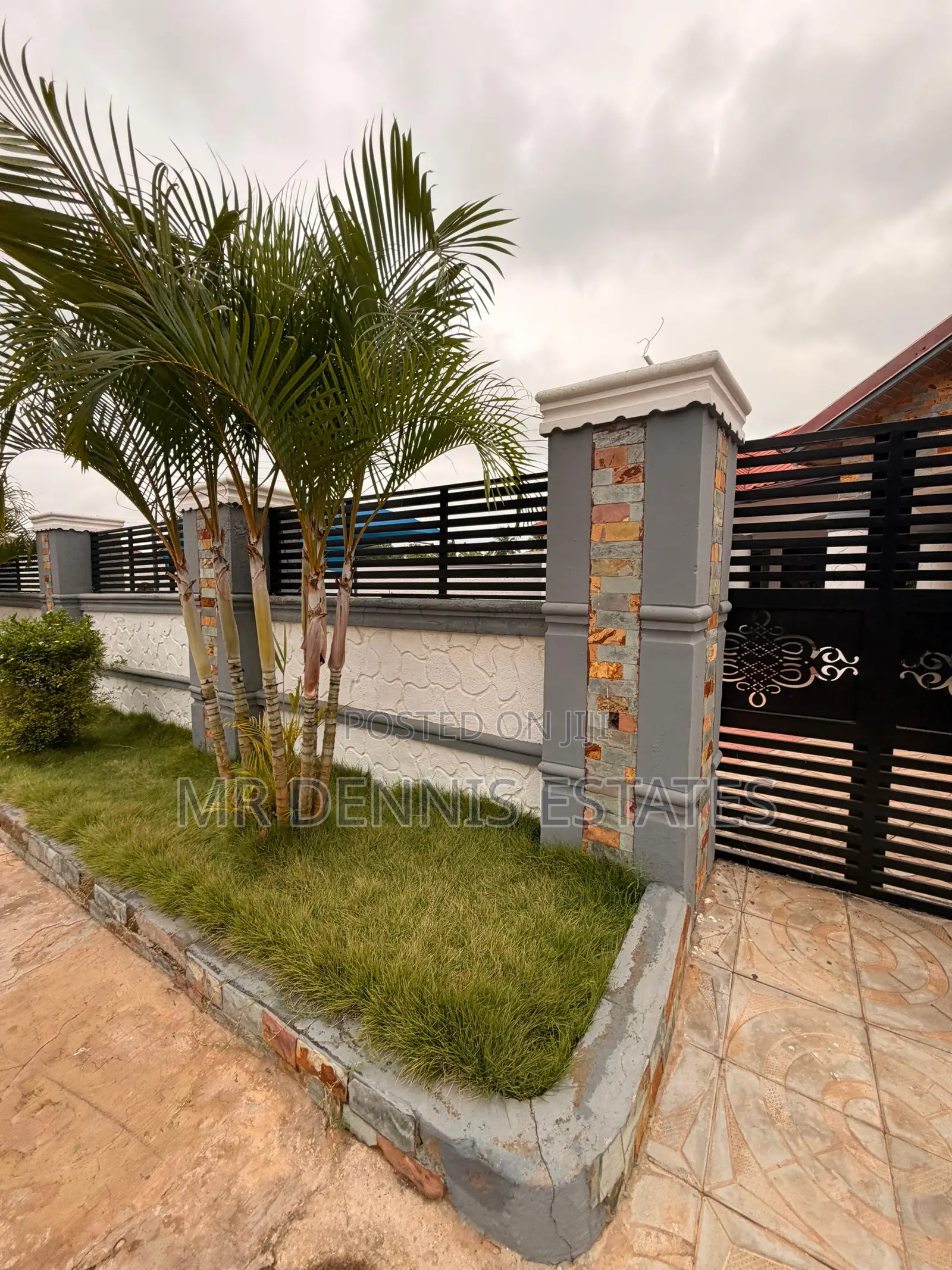 5bdrm House in Weija , Old Barrier for rent