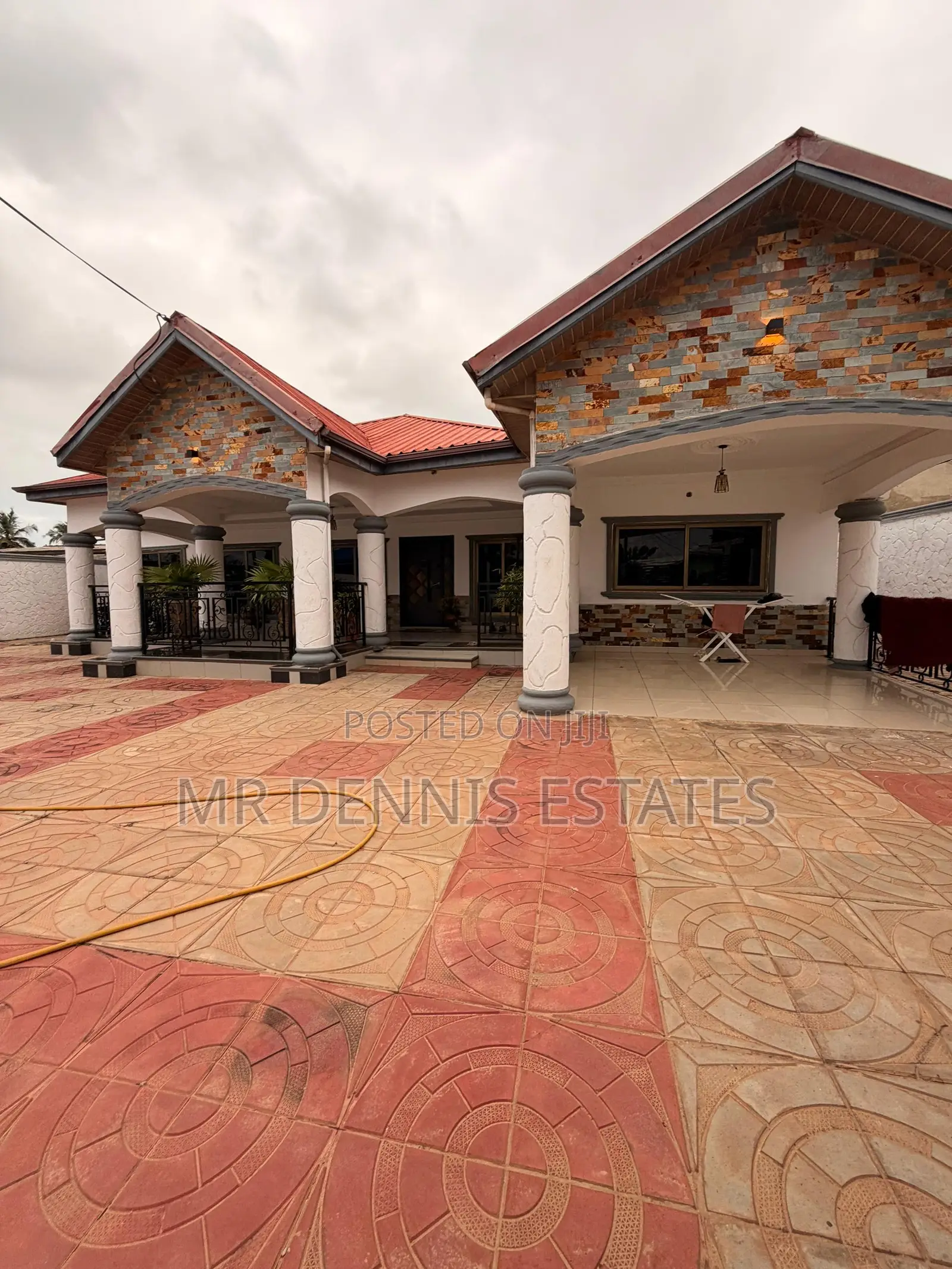 5bdrm House in Weija , Old Barrier for rent