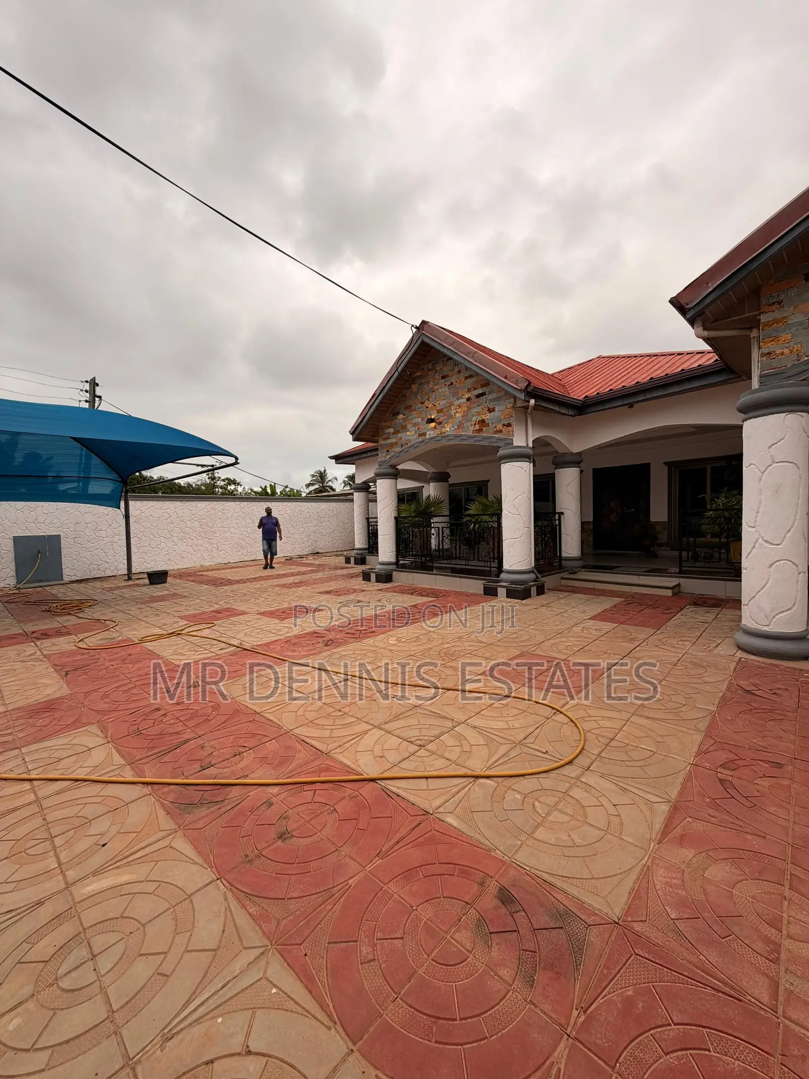 5bdrm House in Weija , Old Barrier for rent
