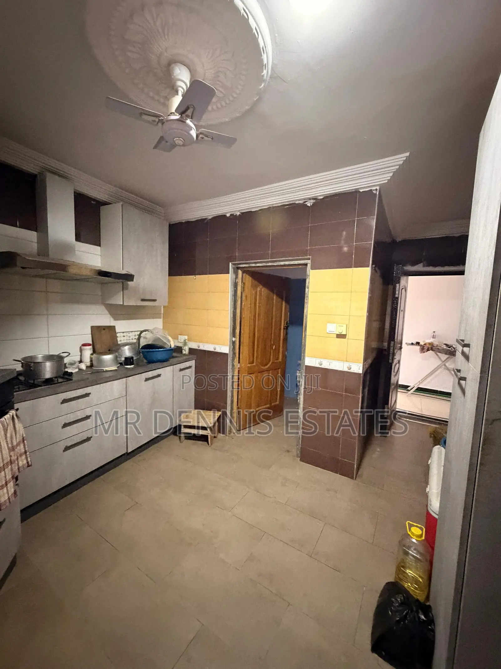 5bdrm House in Weija , Old Barrier for rent