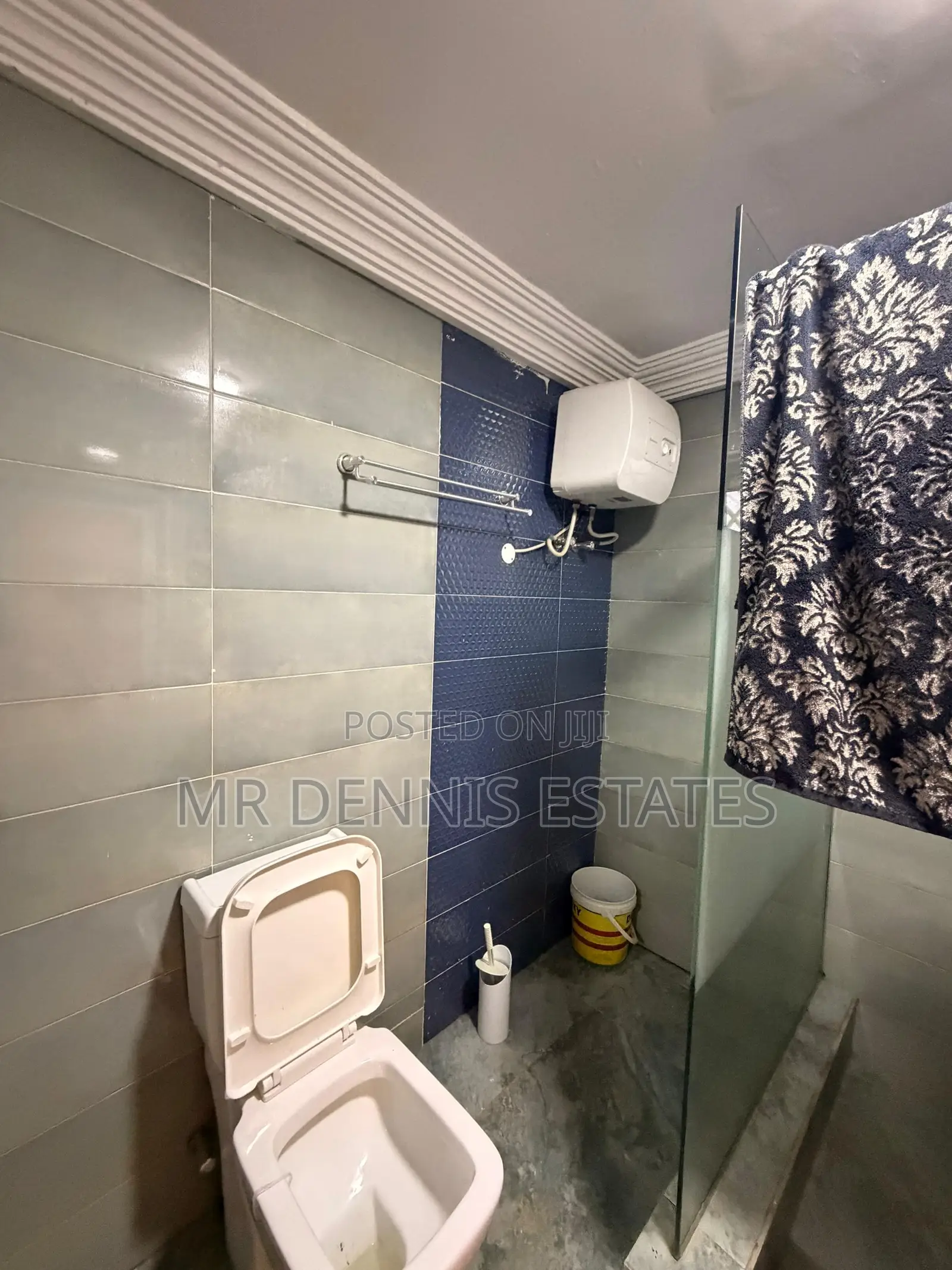 5bdrm House in Weija , Old Barrier for rent