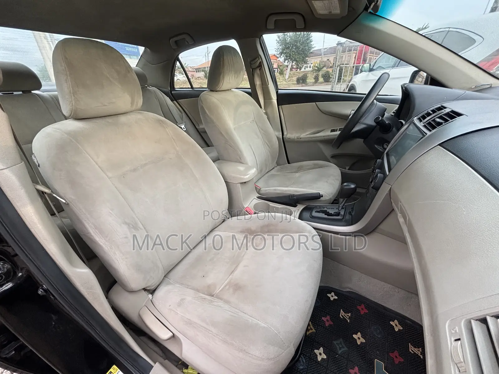 Toyota Corolla LE 4dr Sedan (1.8L 4cyl 4A) 2013 Black