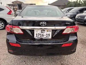 Toyota Corolla LE 4dr Sedan (1.8L 4cyl 4A) 2013 Black