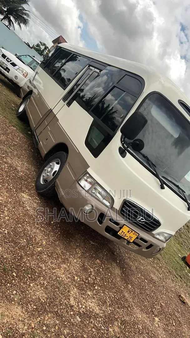 Hyundai County 2024 White