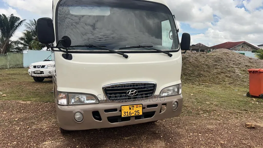 Hyundai County 2024 White