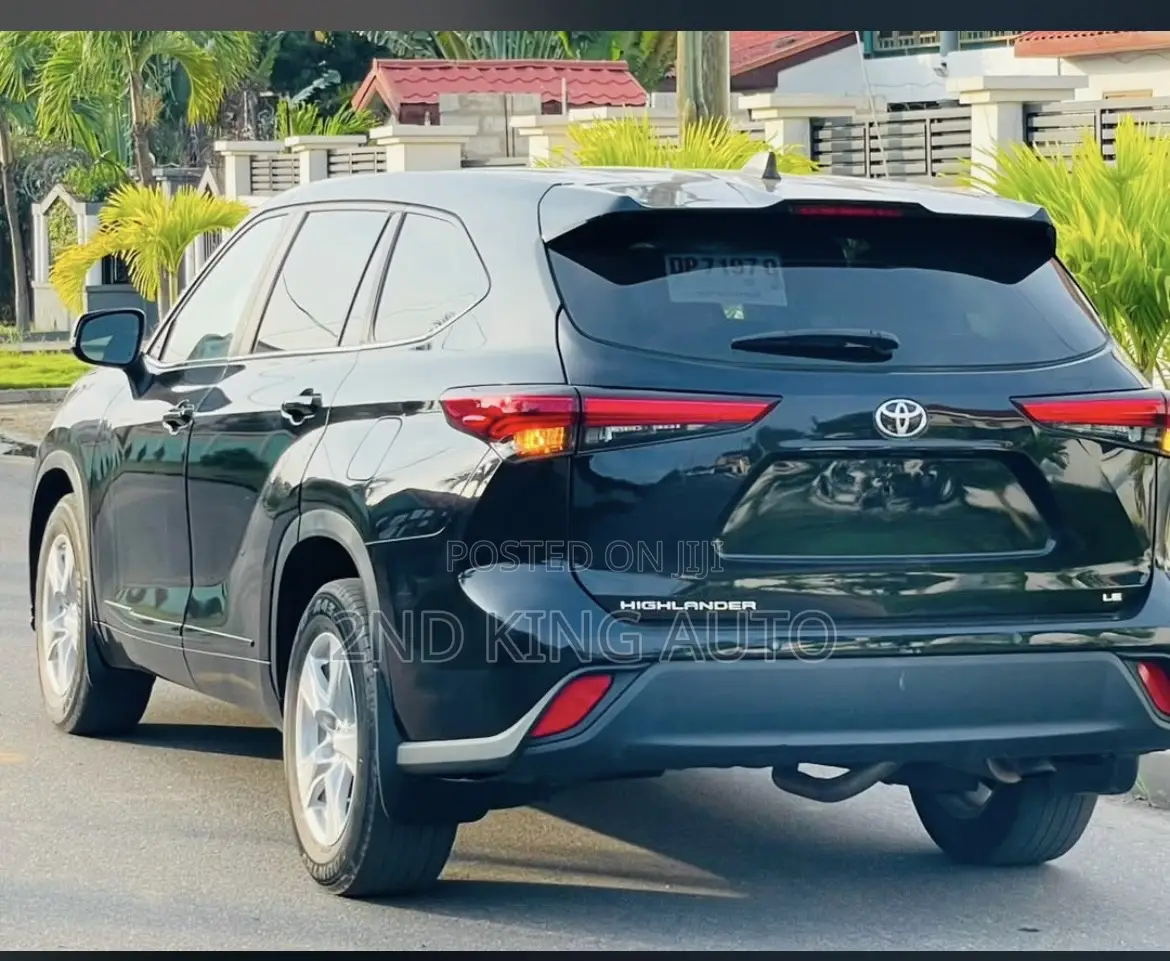 Toyota Highlander LE FWD 2023 Black