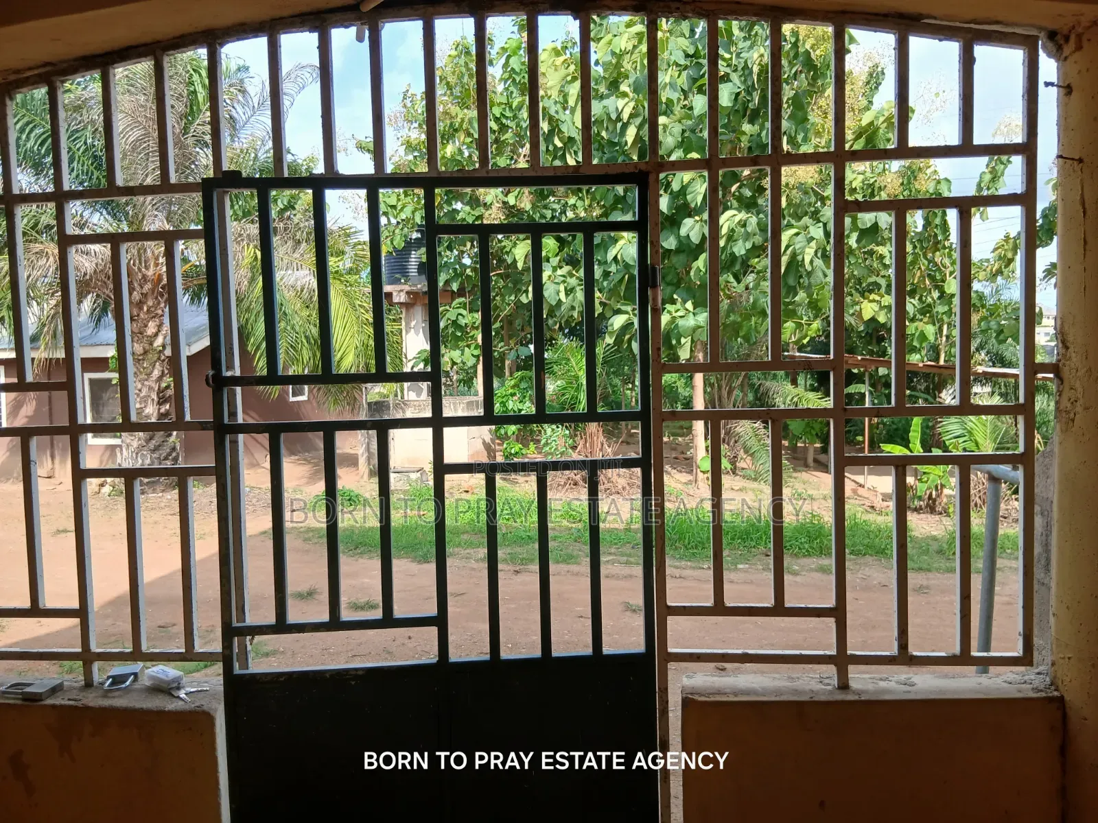 2bdrm Apartment in Born To Pray Estate, Ejisu-Juaben Municipal for rent