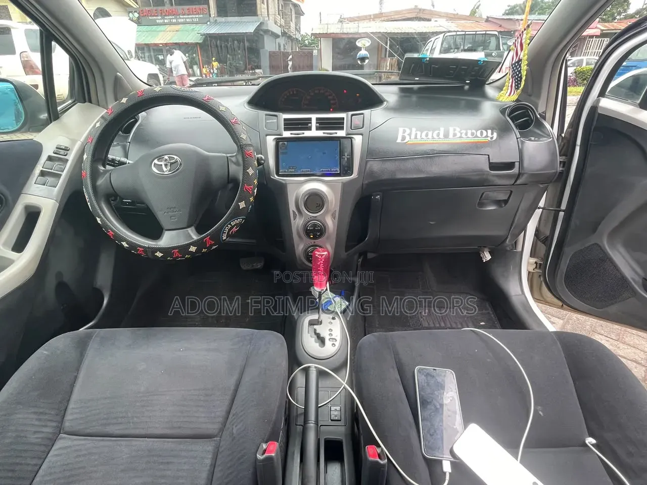 Toyota Vitz 2010 White
